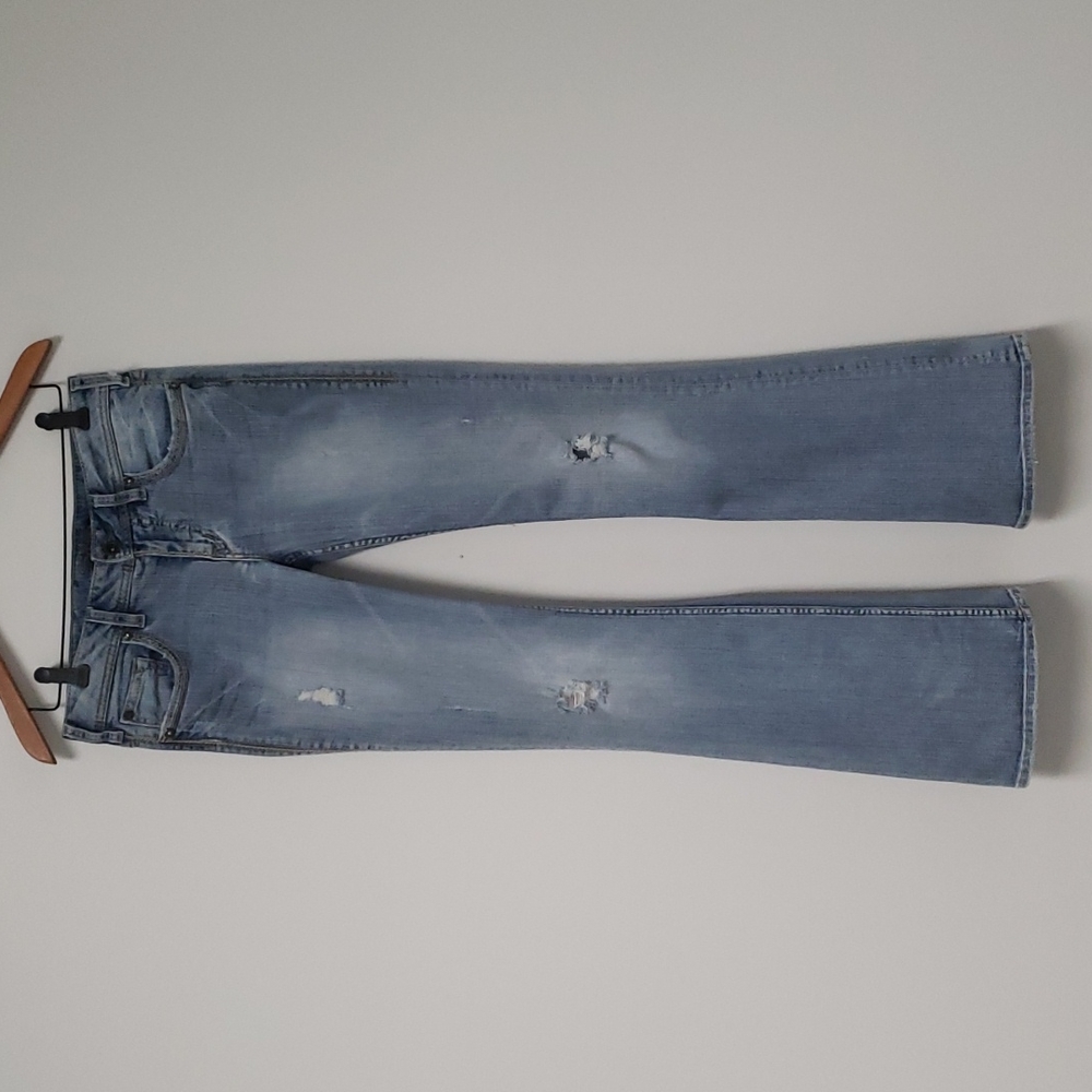 Silver "Aiko" Low Rise Flare‎ Jeans Light Wash Size 28
